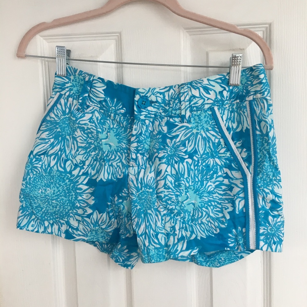 Lilly Pulitzer blue and white shorts Women’s 00